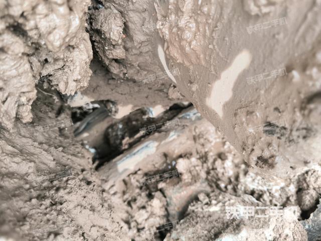 左側(cè)行走馬達(dá)蓋板（行走機構(gòu)）