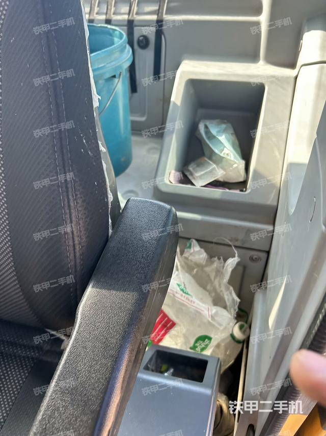 座椅后部（駕駛室部分）