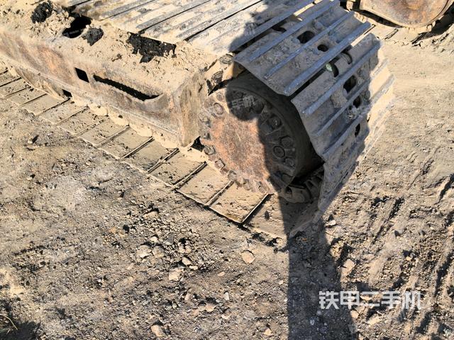 左側(cè)履帶整體?(行走機(jī)構(gòu)) 左側(cè)履帶整體?(行走機(jī)構(gòu))