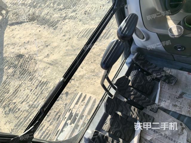 左后方玻璃角標(biāo)(駕駛室部分) 左后方玻璃角標(biāo)(駕駛室部分)