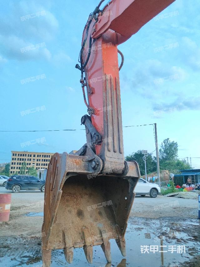 小臂整体左后(工作和回转装置) 小臂整体左后(工作和回转装置)