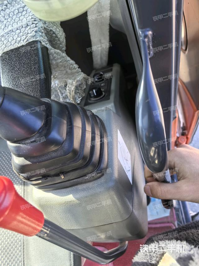 座椅右側(cè)控制臺(tái)/鑰匙門/油門/含右手柄(駕駛室部分) 座椅右側(cè)控制臺(tái)/鑰匙門/油門/含右手柄(駕駛室部分)