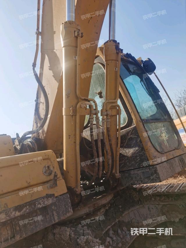 大臂油缸整體?豎拍（工作和回轉(zhuǎn)裝置）