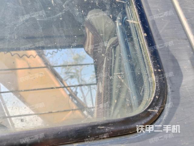 左后方玻璃角標（駕駛室部分）