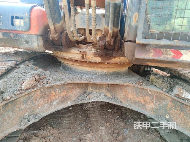 轉(zhuǎn)盤(pán)和下車(chē)架正前(工作和回轉(zhuǎn)裝置) 轉(zhuǎn)盤(pán)和下車(chē)架正前(工作和回轉(zhuǎn)裝置)