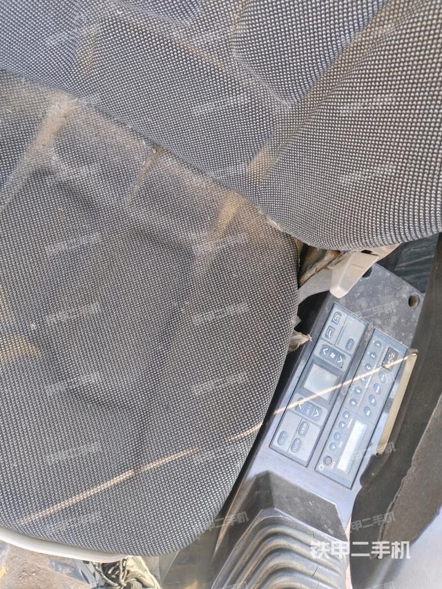 座椅左側(cè)控制臺(tái)/音響/含左手柄（駕駛室部分）