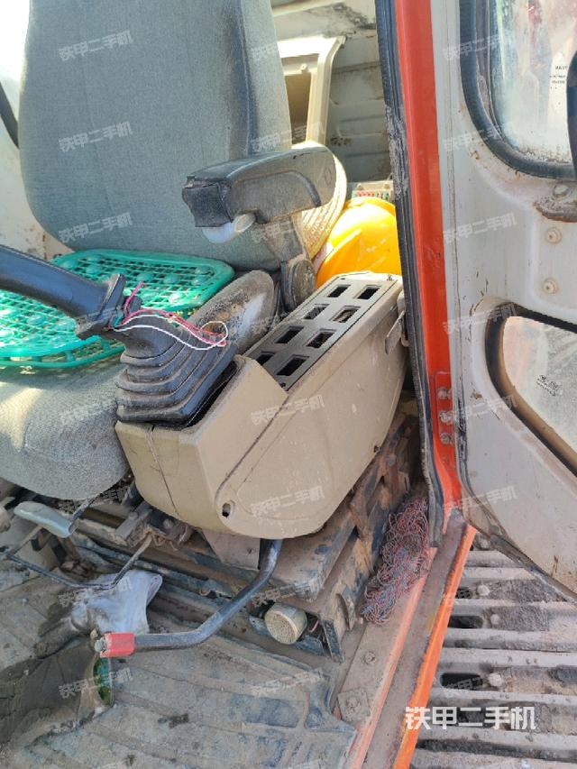 座椅左侧控制台/音响/含左手柄（驾驶室部分）