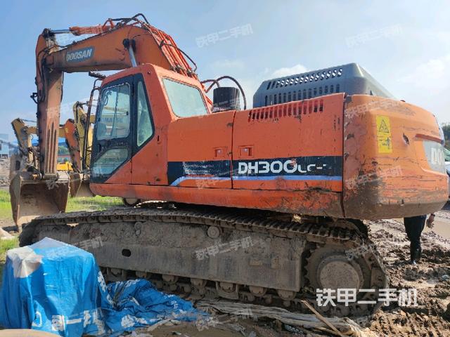 斗山DH300LC-7挖掘机的设备实拍-第3张实拍照片