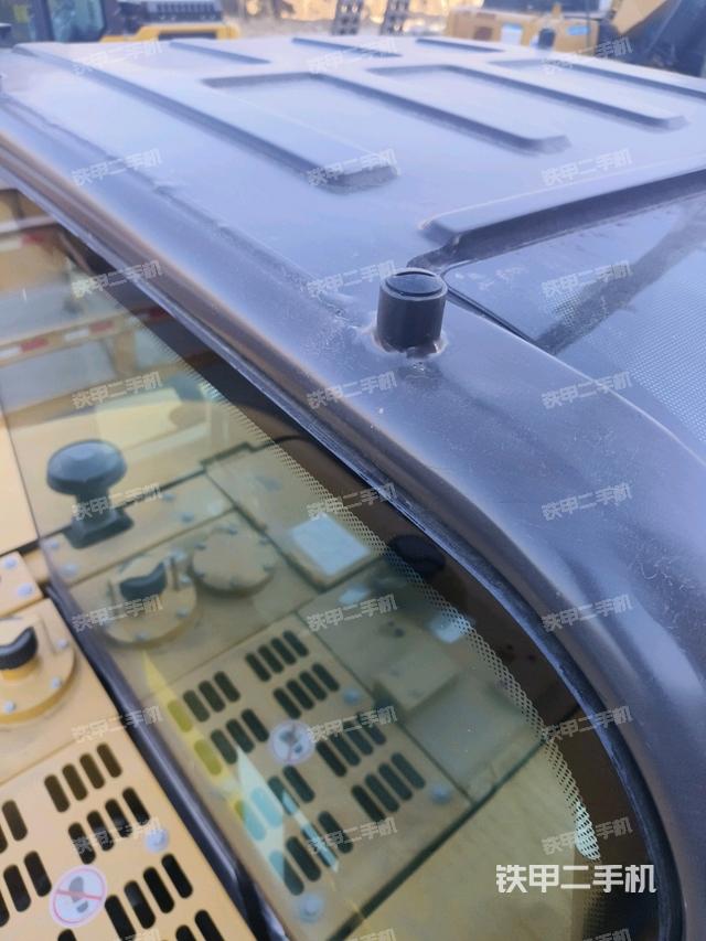 駕駛室頂部（整機外觀）