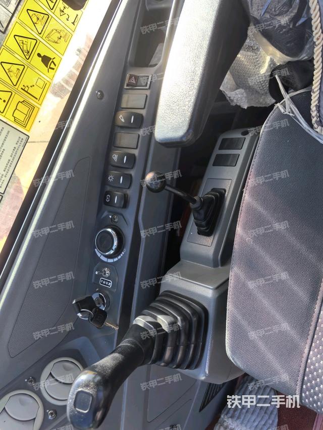 座椅左側(cè)控制臺(tái)/音響/含左手柄(駕駛室部分) 座椅左側(cè)控制臺(tái)/音響/含左手柄(駕駛室部分)