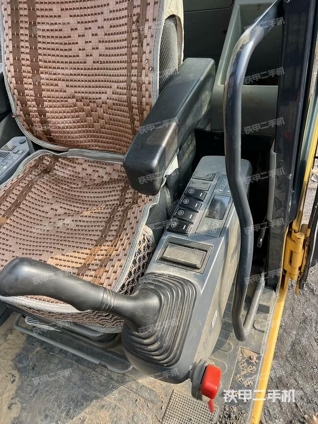 座椅左側(cè)控制臺/音響/含左手柄（駕駛室部分）