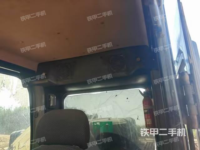 后窗玻璃角標（駕駛室部分）