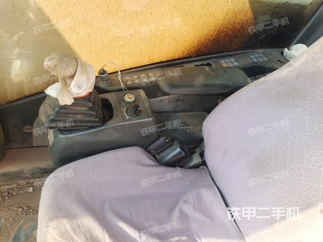 左后方玻璃角標（駕駛室部分）