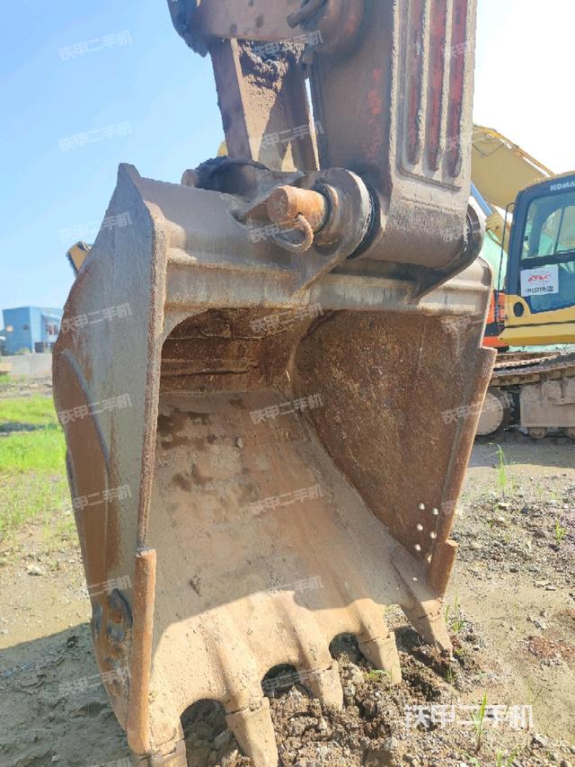 铲斗右后整体（工作和回转装置）