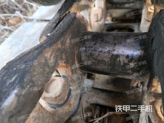 單側(cè)履帶整體(整機(jī)外觀(guān)) 單側(cè)履帶整體(整機(jī)外觀(guān))
