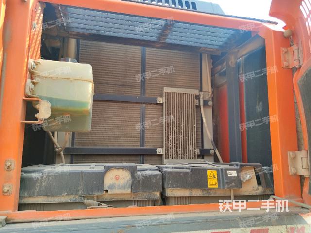 散熱器正面(大件艙室) 散熱器正面(大件艙室)