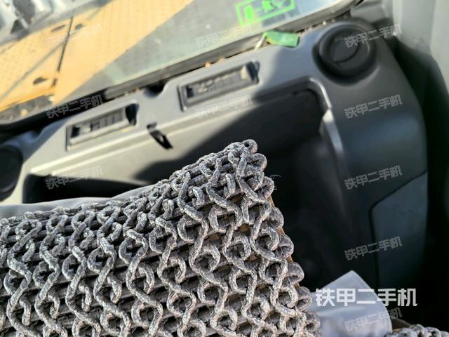 駕駛室左前45度(駕駛室部分) 駕駛室左前45度(駕駛室部分)