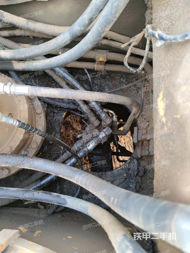 中央回轉(zhuǎn)接頭特寫（上車部件）