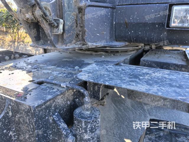 轉(zhuǎn)盤和下車架正前(工作和回轉(zhuǎn)裝置) 轉(zhuǎn)盤和下車架正前(工作和回轉(zhuǎn)裝置)