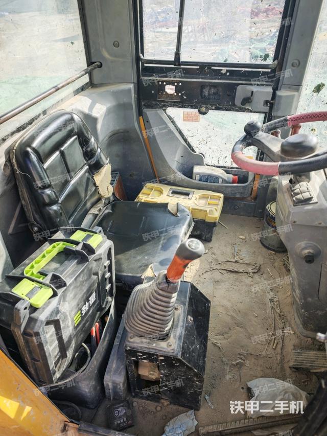 駕駛室工作臺(tái)（整機(jī)外觀及大件）