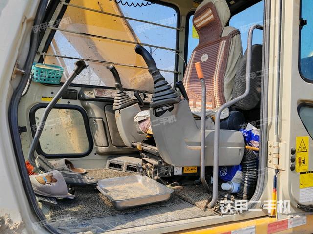 駕駛室左前45度（駕駛室部分）