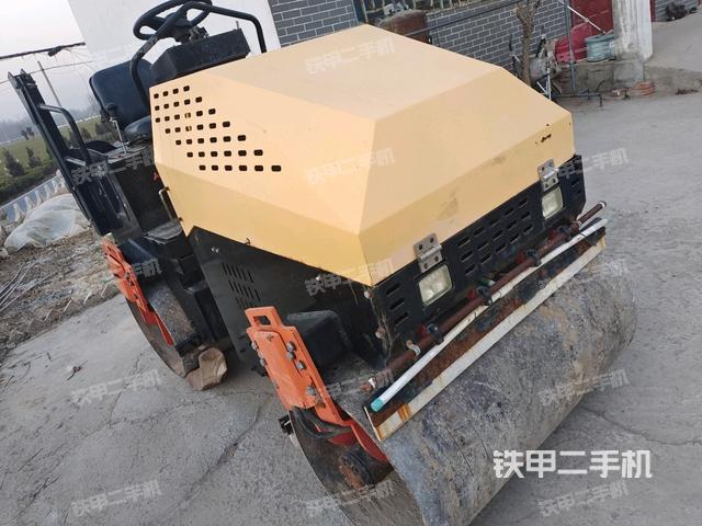 右前45°（壓路機(jī)整機(jī)外觀）