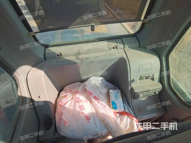 座椅右側控制臺/鑰匙門/油門/含右手柄(駕駛室部分) 座椅右側控制臺/鑰匙門/油門/含右手柄(駕駛室部分)