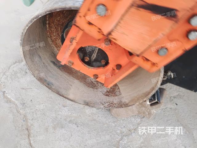 后輪右側(cè)全景（壓路機(jī)前后車架）