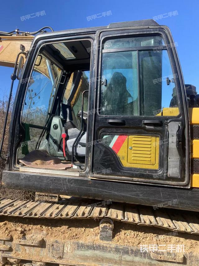 駕駛室整體（整機外觀）