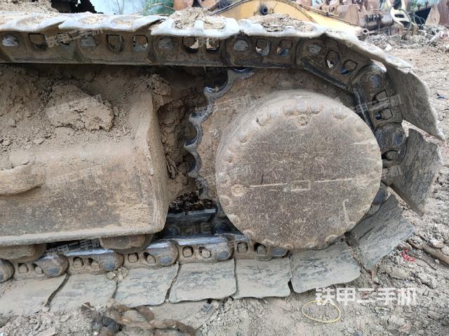 左驅(qū)動輪（行走機(jī)構(gòu)）