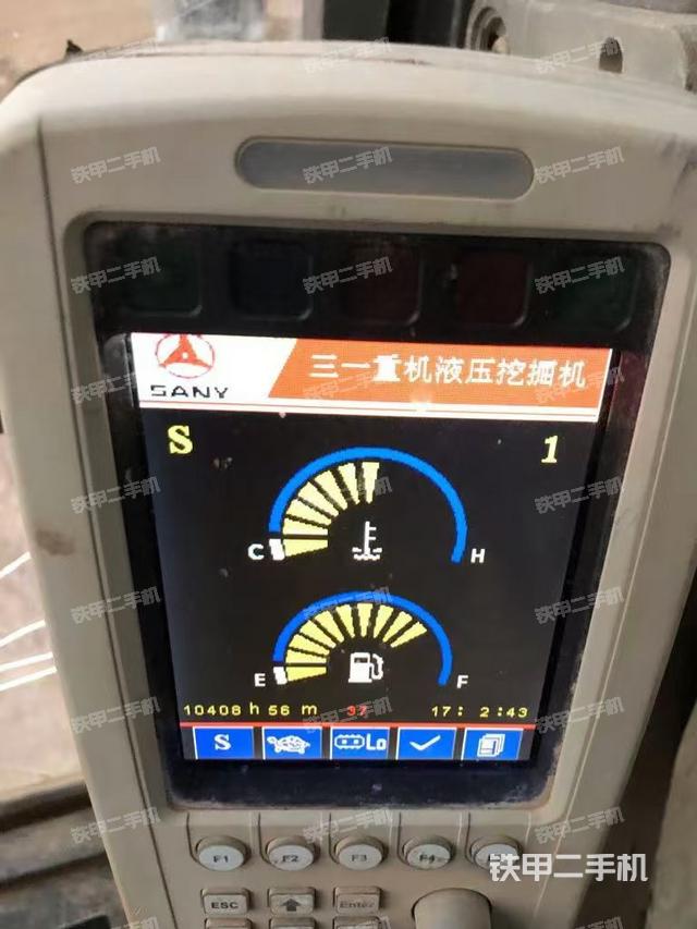 駕駛室整體(整機(jī)外觀(guān)) 駕駛室整體(整機(jī)外觀(guān))