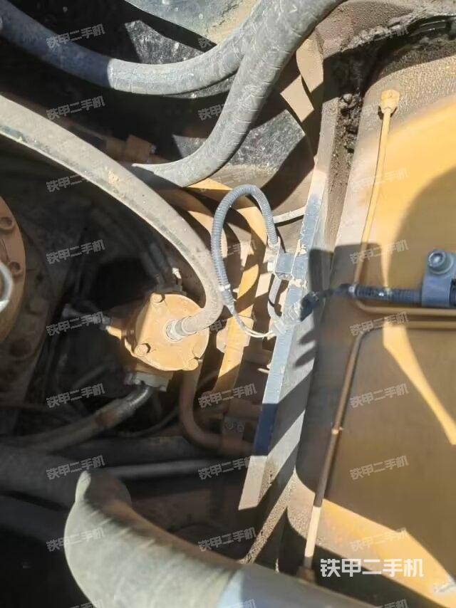 大臂根部?斜視(工作和回轉(zhuǎn)裝置) 大臂根部?斜視(工作和回轉(zhuǎn)裝置)