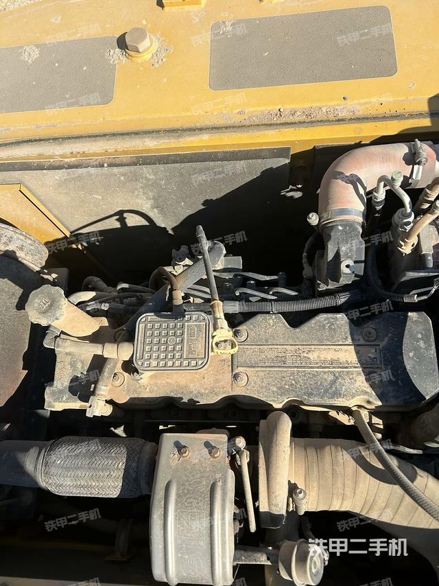 發(fā)動(dòng)機(jī)室（上車(chē)部件）