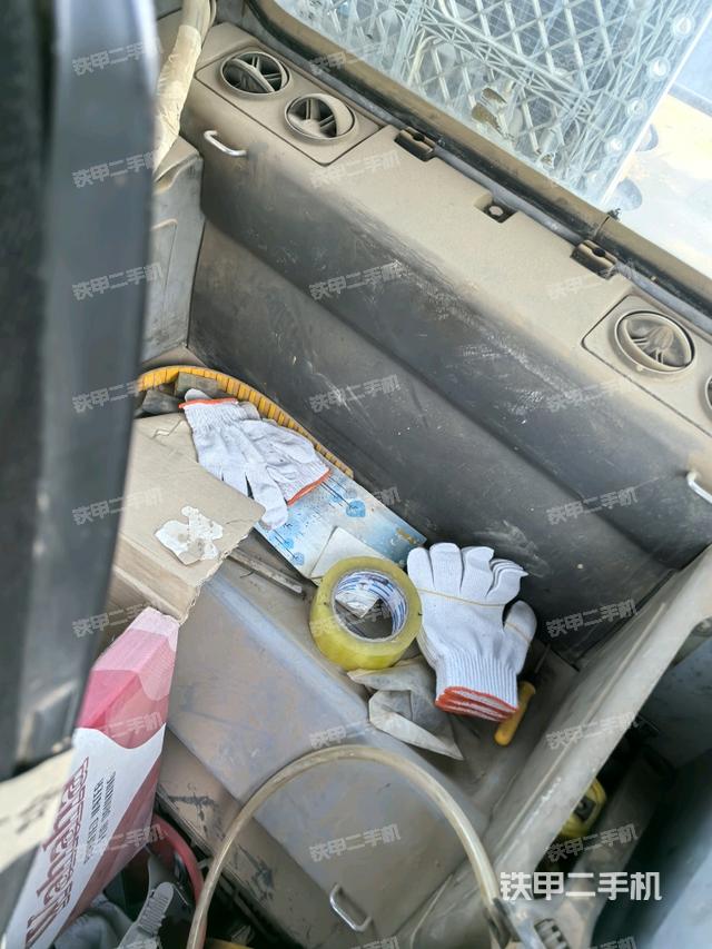 左后方玻璃角標(biāo)（駕駛室部分）