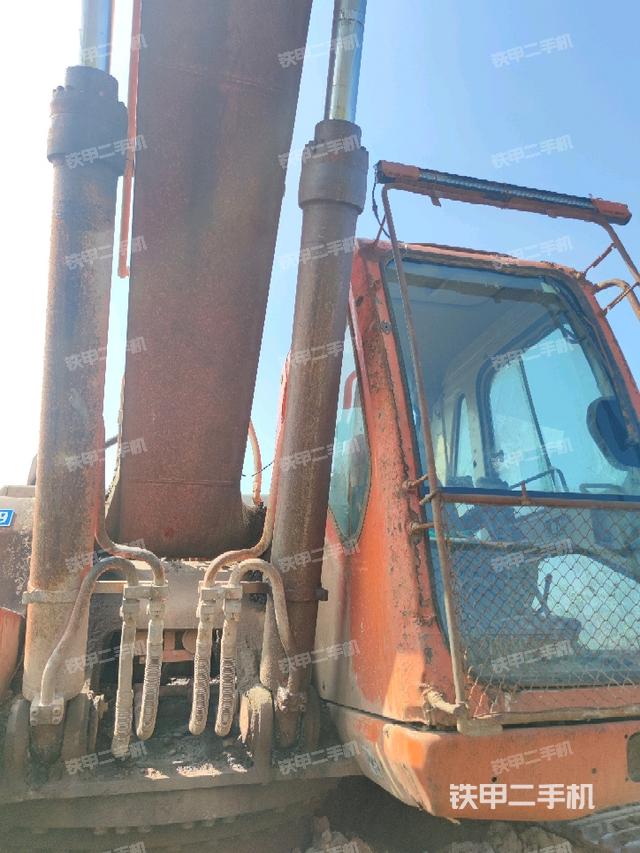 大臂油缸整体 竖拍（工作和回转装置）