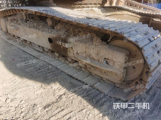 單側(cè)履帶整體(整機外觀) 單側(cè)履帶整體(整機外觀)