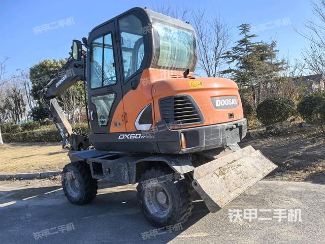 左后45(整機(jī)外觀) 左后45(整機(jī)外觀)