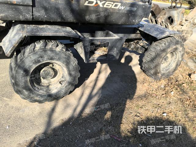 右側(cè)履帶整體?(行走機(jī)構(gòu)) 右側(cè)履帶整體?(行走機(jī)構(gòu))