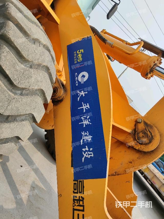 鏟斗油缸側(cè)面（工作裝置）