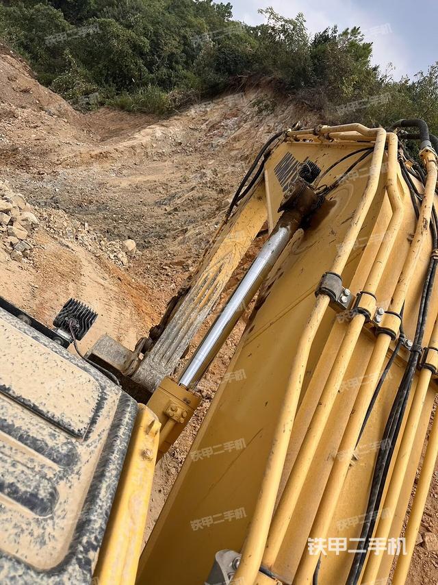 大臂背部俯视(工作和回转装置) 大臂背部俯视(工作和回转装置)