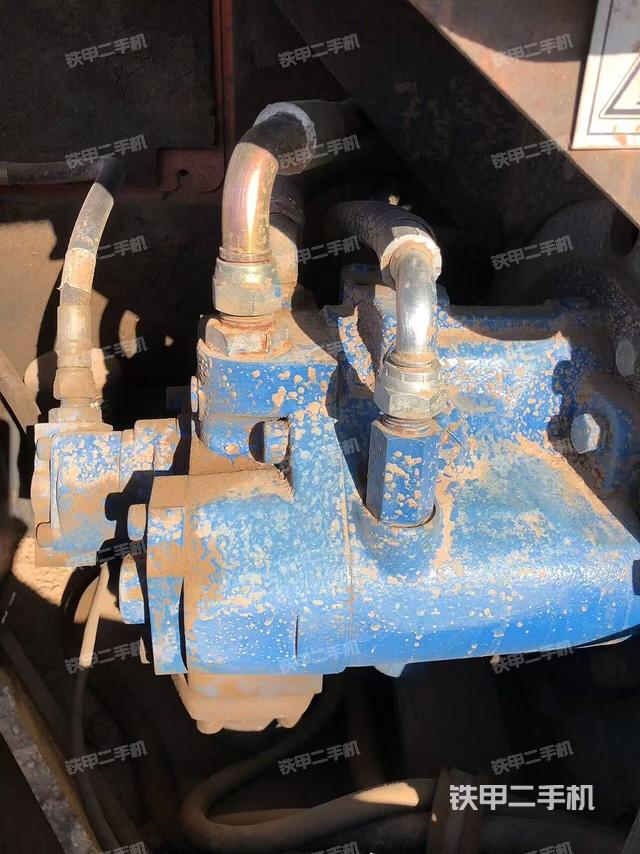 液壓泵艙室正面整體(整機外觀) 液壓泵艙室正面整體(整機外觀)