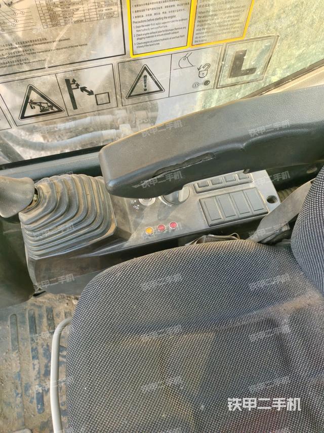 座椅右側(cè)控制臺(tái)/鑰匙門/油門/含右手柄（駕駛室部分）