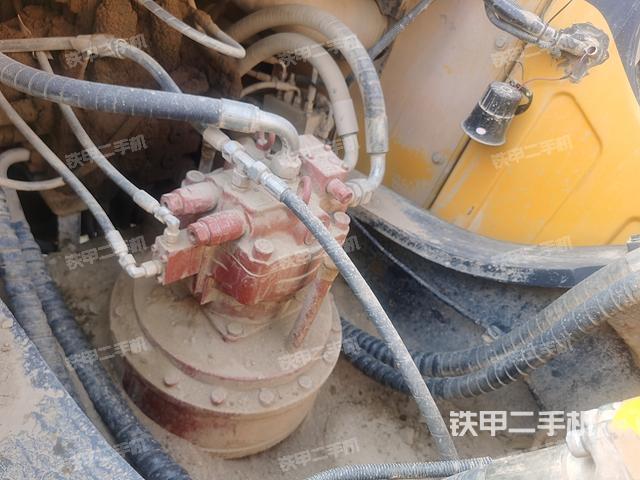 液压泵舱室正面整体（整机外观）