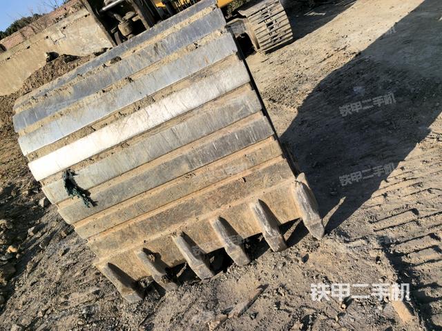 小臂整體左后(工作和回轉(zhuǎn)裝置) 小臂整體左后(工作和回轉(zhuǎn)裝置)