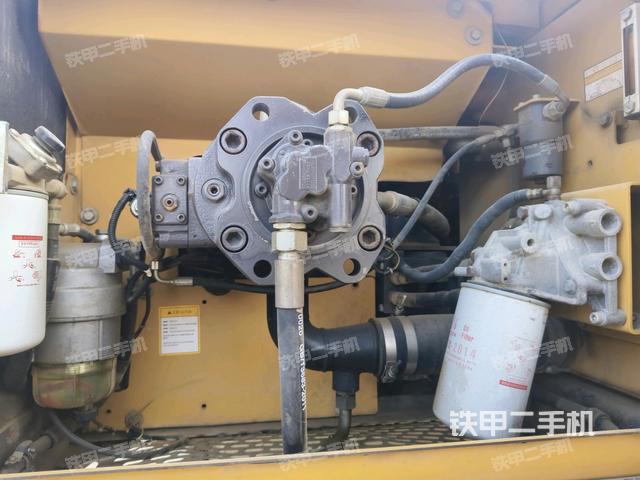 液壓泵艙室正面整體(整機外觀) 液壓泵艙室正面整體(整機外觀)