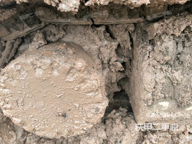 右驅(qū)動輪（行走機構(gòu)）