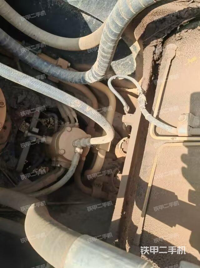 中央回轉接頭特寫（上車部件）