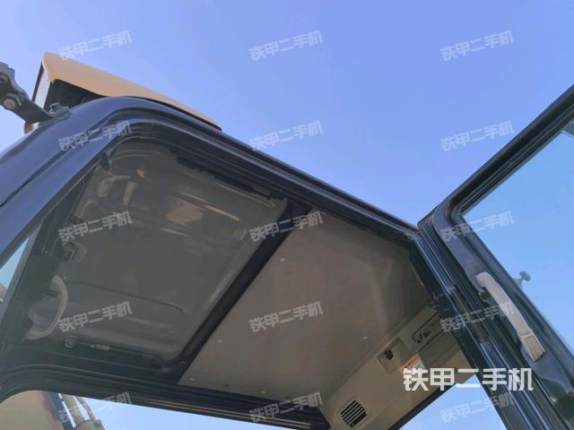 座椅右側(cè)控制臺/鑰匙門/油門/含右手柄(駕駛室部分) 座椅右側(cè)控制臺/鑰匙門/油門/含右手柄(駕駛室部分)