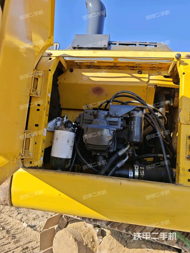 液壓泵艙室正面整體（整機(jī)外觀）