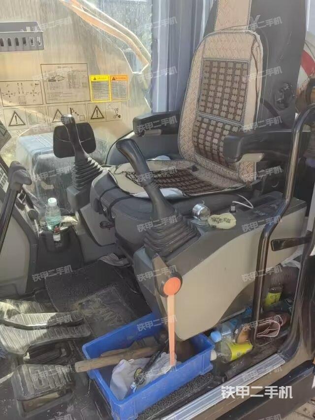 座椅左側(cè)控制臺(tái)/音響/含左手柄(駕駛室部分) 座椅左側(cè)控制臺(tái)/音響/含左手柄(駕駛室部分)